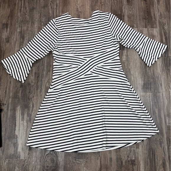 ECI Women’s Size XL Navy and White Striped Dress Wide Belle Sleeve NWT - Picture 10 of 10